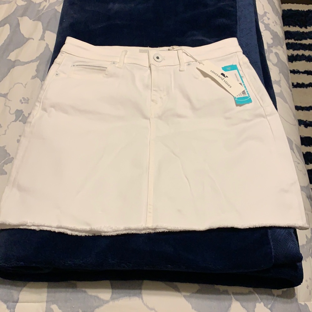 Vineyard Vines, size 4, white denim skirt